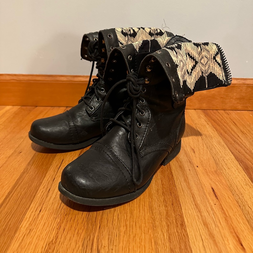 Combat boots with white and black liner, size 6